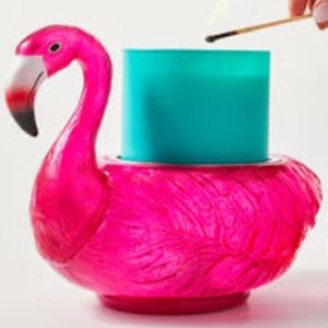 WATER GLOBE FLAMINGO
3-Wick Candle Holder FREE GIFT 🎁 💕 Brand New. GORGEOUS!!!